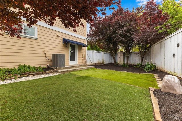 103 Paul Wittke Dr, Healdsburg, CA 95448