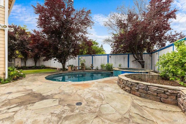 103 Paul Wittke Dr, Healdsburg, CA 95448