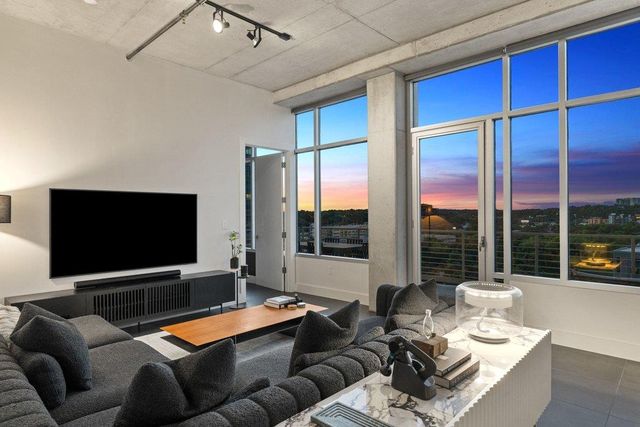 800 W 5th ST 1004, Austin, TX 78703