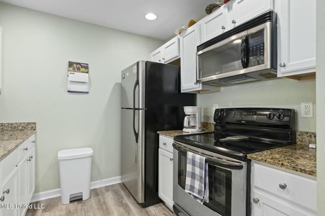 2421 Beachview Drive, H15, Ocean Springs, MS 39564