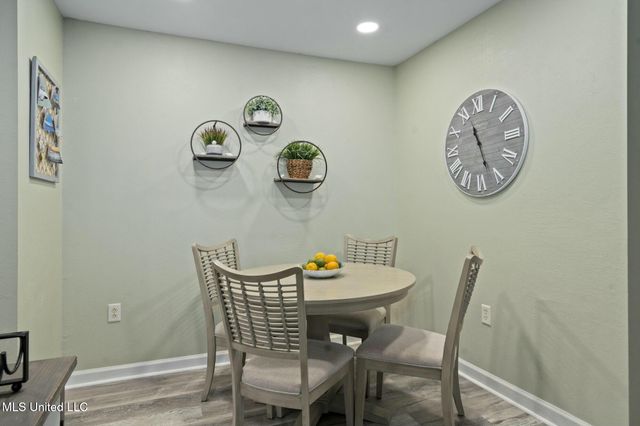 2421 Beachview Drive, H15, Ocean Springs, MS 39564