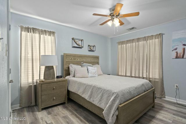 2421 Beachview Drive, H15, Ocean Springs, MS 39564