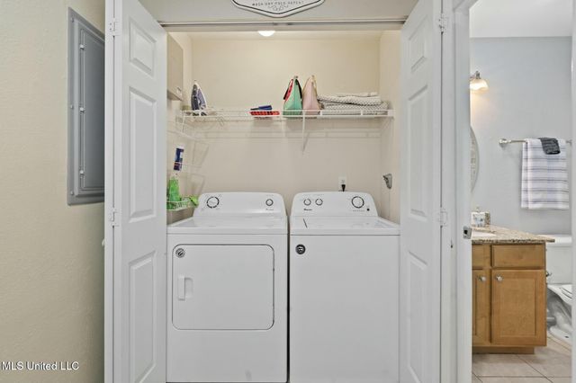 2421 Beachview Drive, H15, Ocean Springs, MS 39564