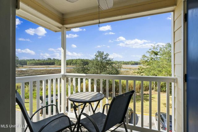 2421 Beachview Drive, H15, Ocean Springs, MS 39564