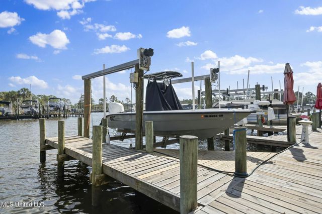 2421 Beachview Drive, H15, Ocean Springs, MS 39564