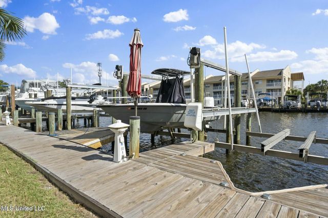 2421 Beachview Drive, H15, Ocean Springs, MS 39564