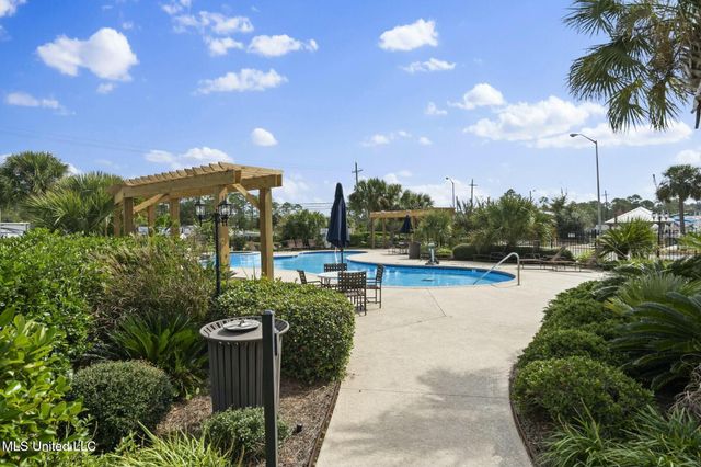 2421 Beachview Drive, H15, Ocean Springs, MS 39564