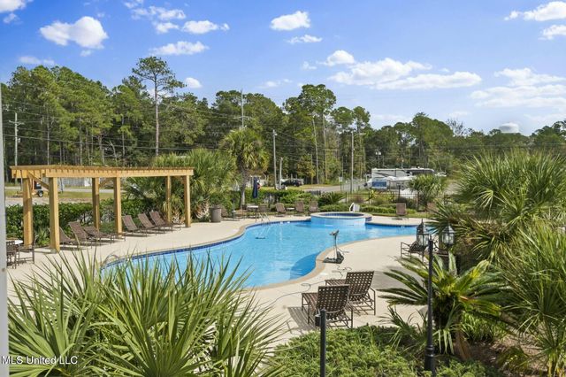 2421 Beachview Drive, H15, Ocean Springs, MS 39564