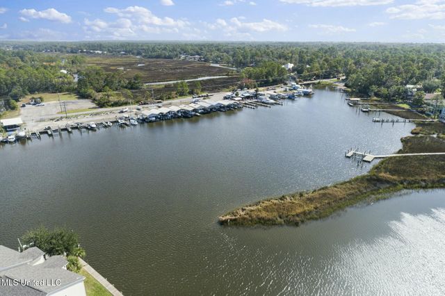 2421 Beachview Drive, H15, Ocean Springs, MS 39564