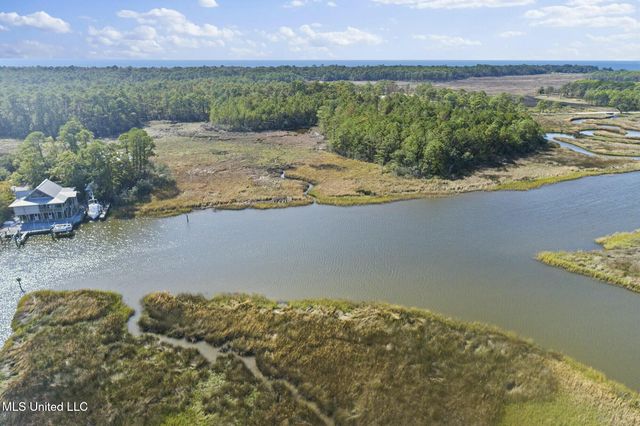 2421 Beachview Drive, H15, Ocean Springs, MS 39564