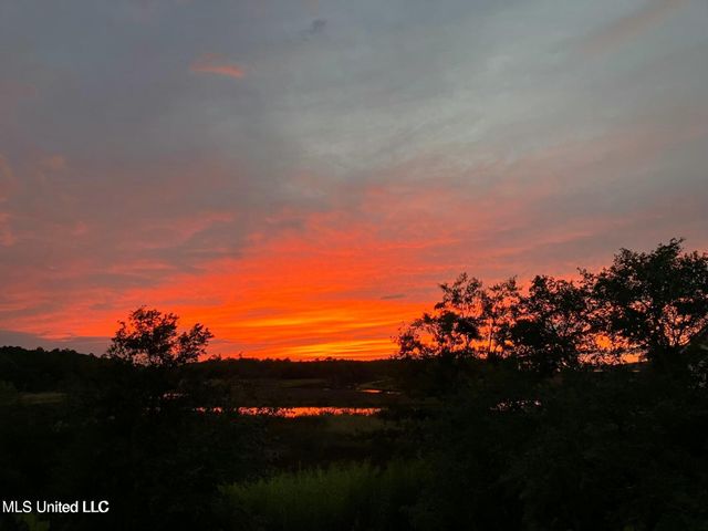 2421 Beachview Drive, H15, Ocean Springs, MS 39564