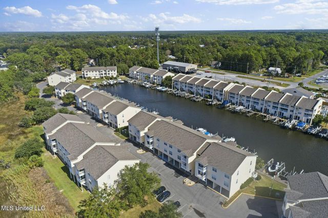 2421 Beachview Drive, H15, Ocean Springs, MS 39564