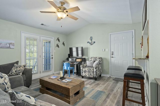 2421 Beachview Drive, H15, Ocean Springs, MS 39564