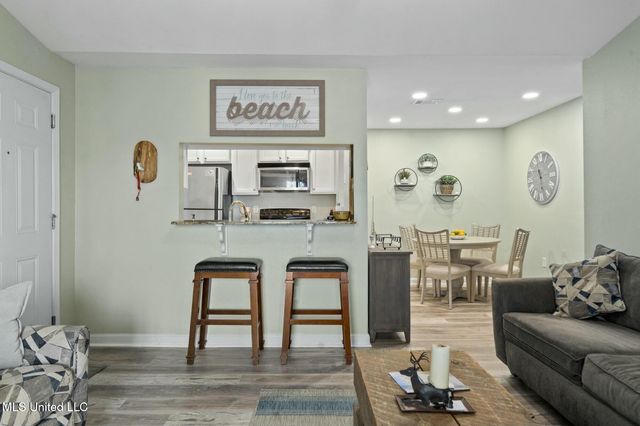 2421 Beachview Drive, H15, Ocean Springs, MS 39564