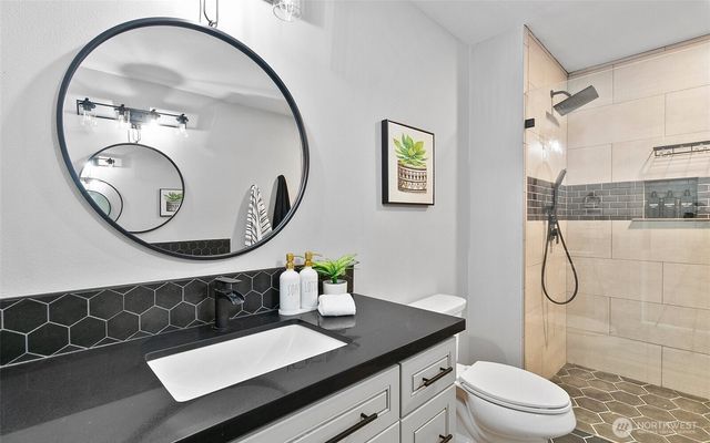 18715 Pioneer Way E, Orting, WA 98360