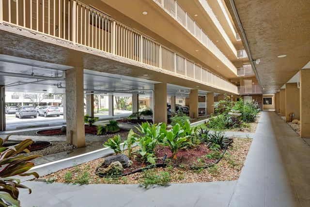 8030 Hampton Boulevard 106, North Lauderdale, FL 33068
