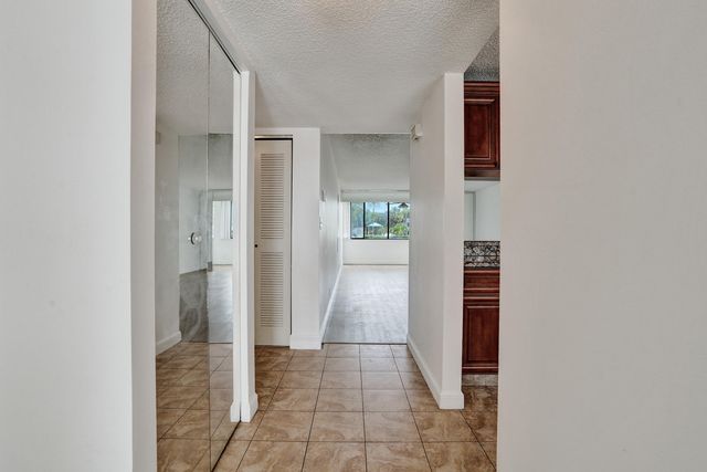 8030 Hampton Boulevard 106, North Lauderdale, FL 33068