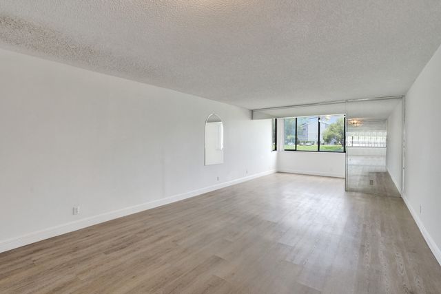 8030 Hampton Boulevard 106, North Lauderdale, FL 33068