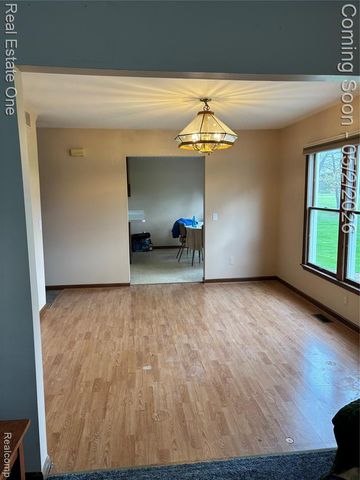 246 Nicklas Court, Oxford, MI 48371