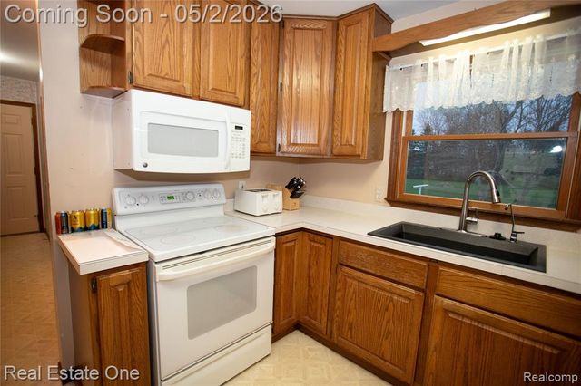 246 Nicklas Court, Oxford, MI 48371