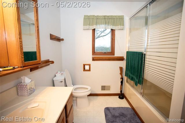 246 Nicklas Court, Oxford, MI 48371