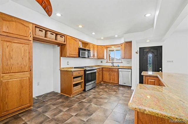 30612 Dover Avenue, Warren, MI 48088