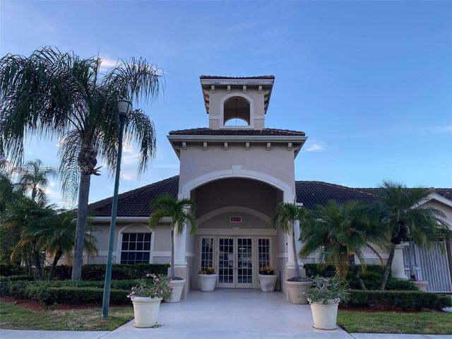 5005 Wiles Road 102, Coconut Creek, FL 33073