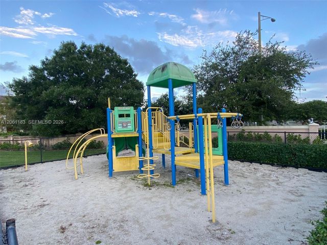 5005 Wiles Road 102, Coconut Creek, FL 33073