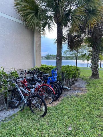 5005 Wiles Road 102, Coconut Creek, FL 33073