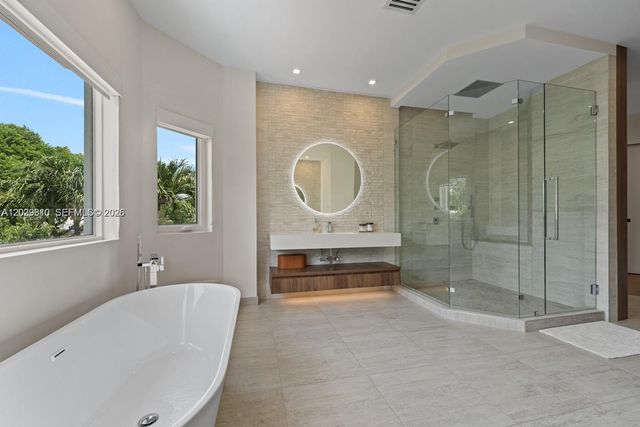 11163 NW 71st Ter, Doral, FL 33178