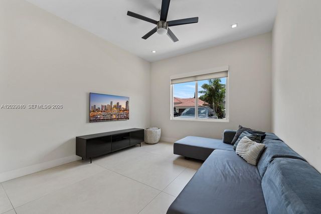 11163 NW 71st Ter, Doral, FL 33178