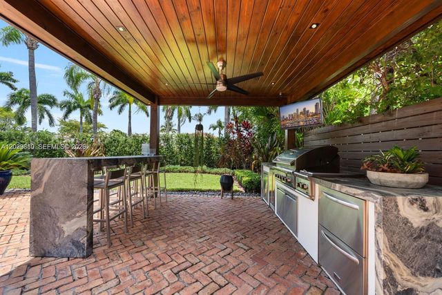 11163 NW 71st Ter, Doral, FL 33178