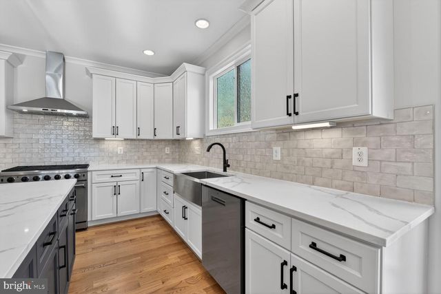 7405 STORM CT, Falls Church, VA 22043