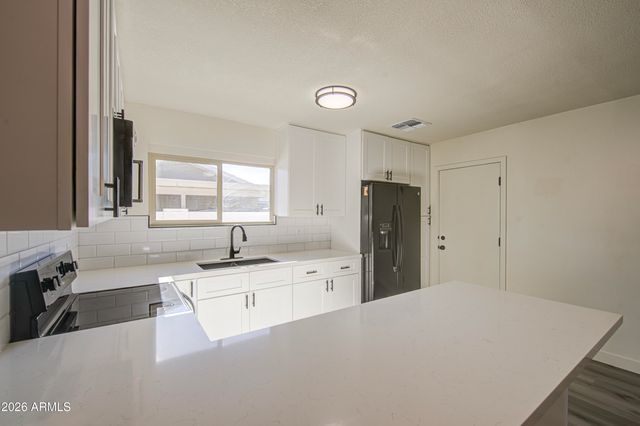 6001 W Pinchot Avenue, Phoenix, AZ 85033