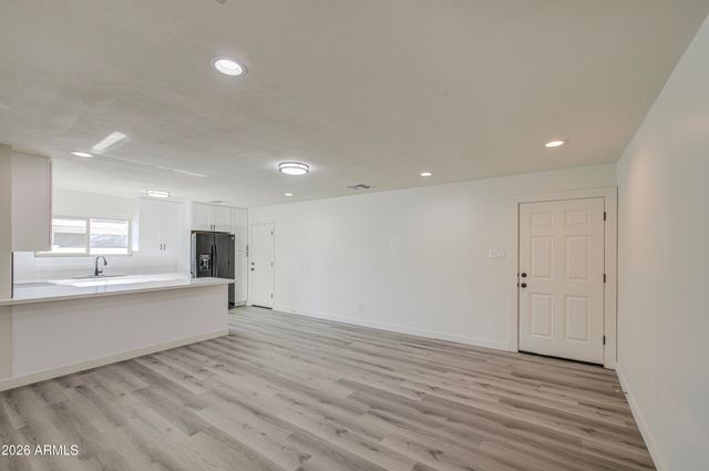 6001 W Pinchot Avenue, Phoenix, AZ 85033