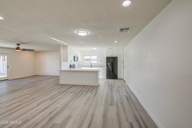 6001 W Pinchot Avenue, Phoenix, AZ 85033