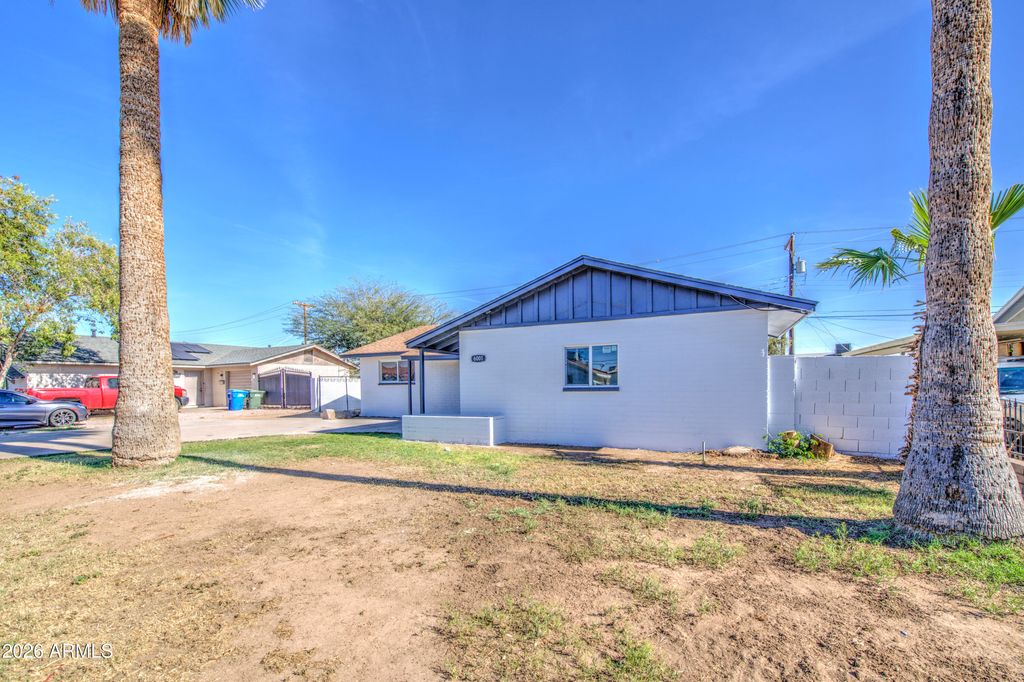 6001 W Pinchot Avenue, Phoenix, AZ 85033