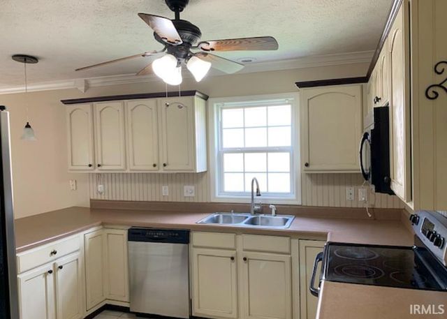 10659 Midway Drive, Newburgh, IN 47630