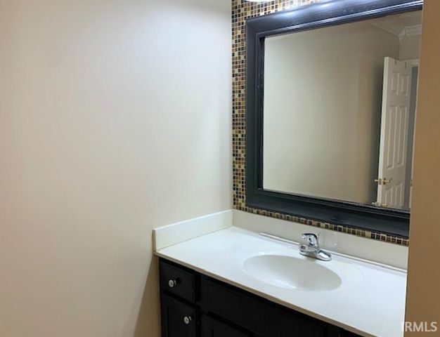10659 Midway Drive, Newburgh, IN 47630