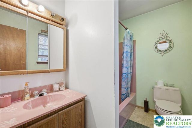 1197 Hunters Woods Drive, Pocono Twp, PA 18301