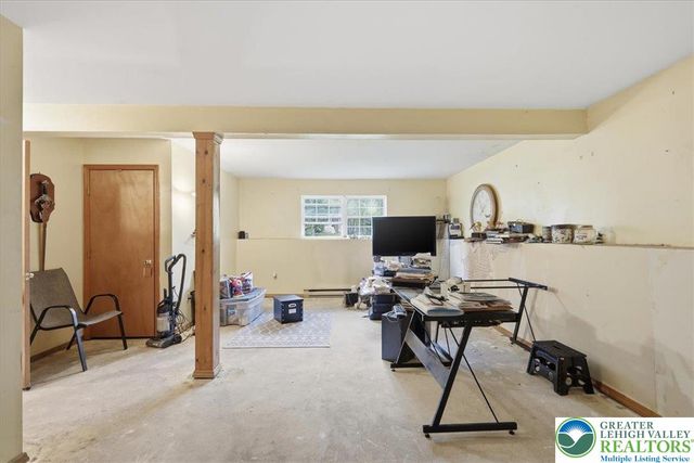 1197 Hunters Woods Drive, Pocono Twp, PA 18301