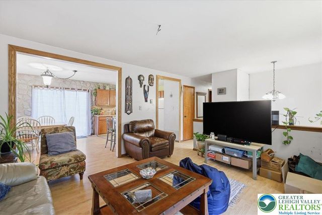 1197 Hunters Woods Drive, Pocono Twp, PA 18301