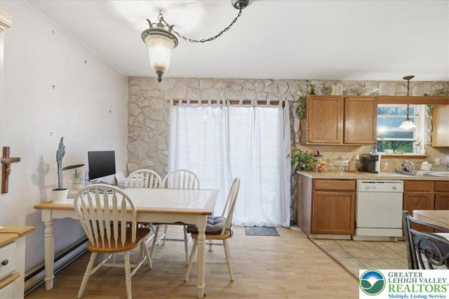 1197 Hunters Woods Drive, Pocono Twp, PA 18301