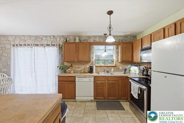 1197 Hunters Woods Drive, Pocono Twp, PA 18301