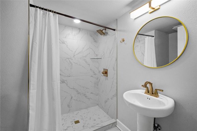 604 N Vinson Avenue, Fayetteville, AR 72701