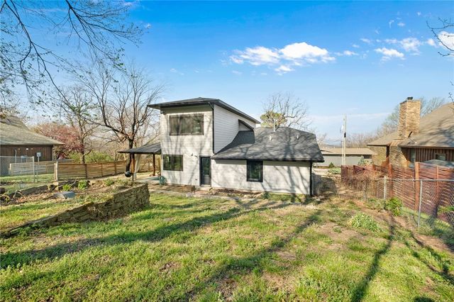 604 N Vinson Avenue, Fayetteville, AR 72701