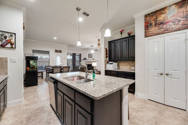 8116 Glenn Day Drive, Arlington, TX 76002