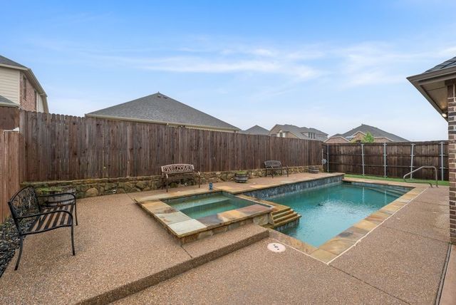 8116 Glenn Day Drive, Arlington, TX 76002