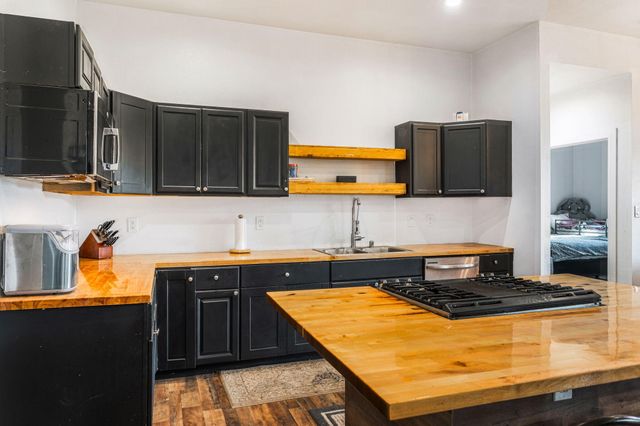 7 Charles Way, Edgewood, NM 87015