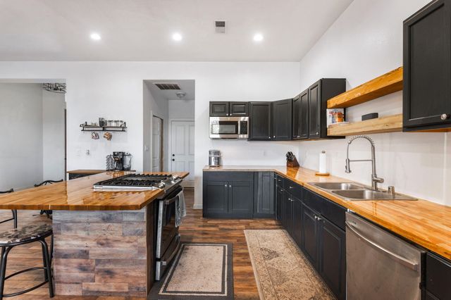 7 Charles Way, Edgewood, NM 87015